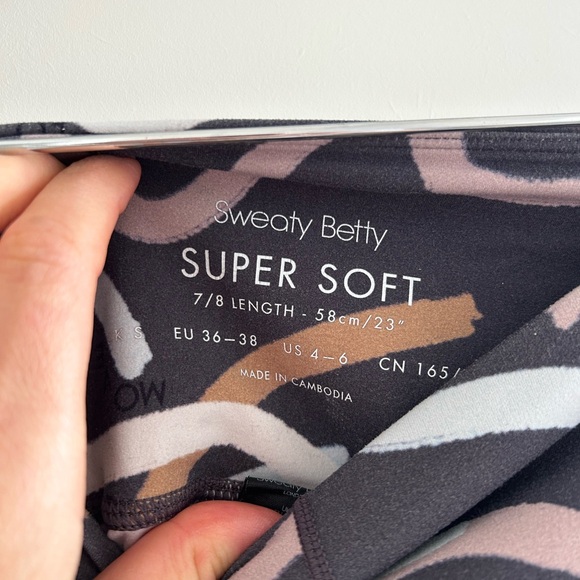 Abstract Patterned Leggings - Picture 2 of 2